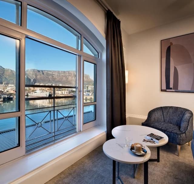 Superior Double Room with Mountain and Harbour View