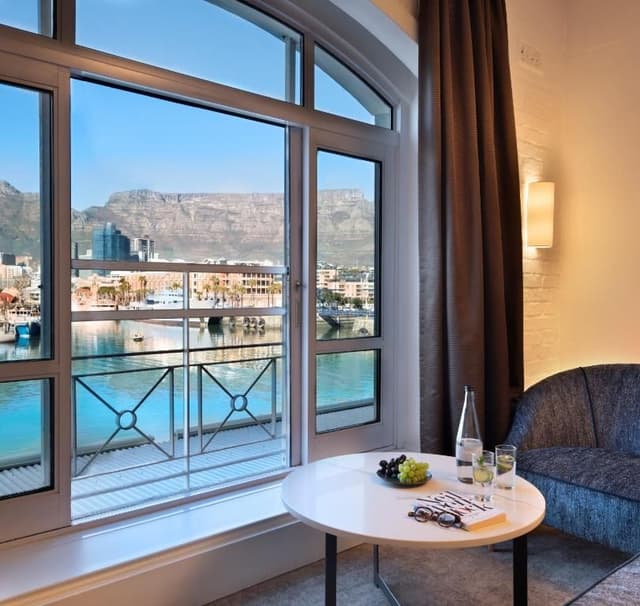 Superior Double Room with Mountain and Harbour View