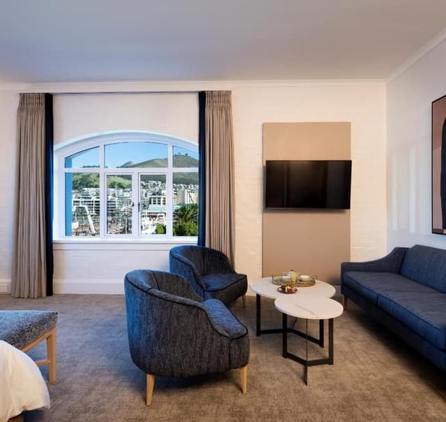 Superior Double Room with Mountain and Harbour View