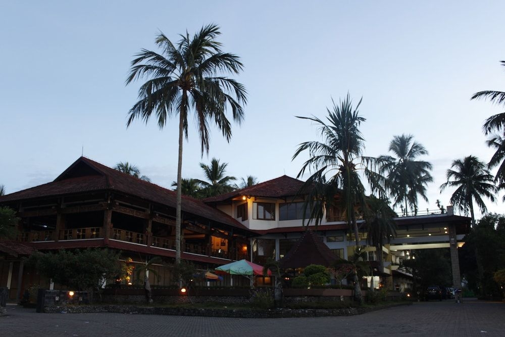 Surya Pesona Beach Hotel2