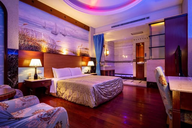 Deluxe Double Room - Check-In After 9:00 PM