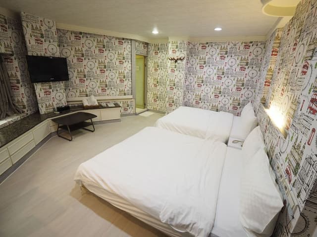 Elite Quadruple Room