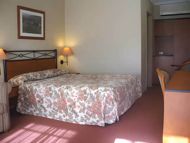 Saleyard Motel Room