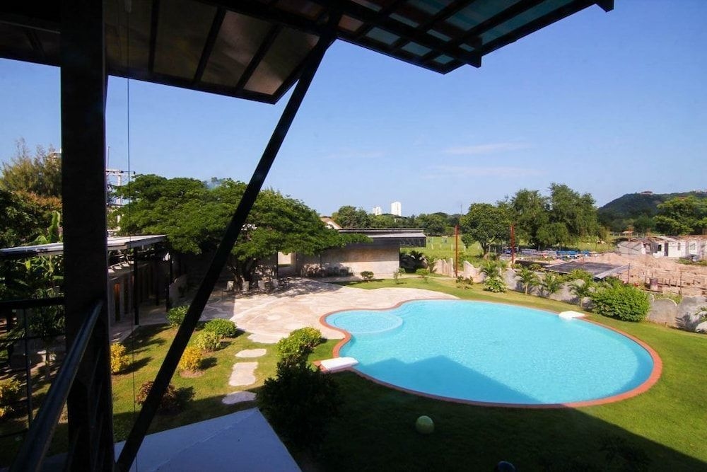 Naidee Sculptured Huts @ Vic Hua Hin0