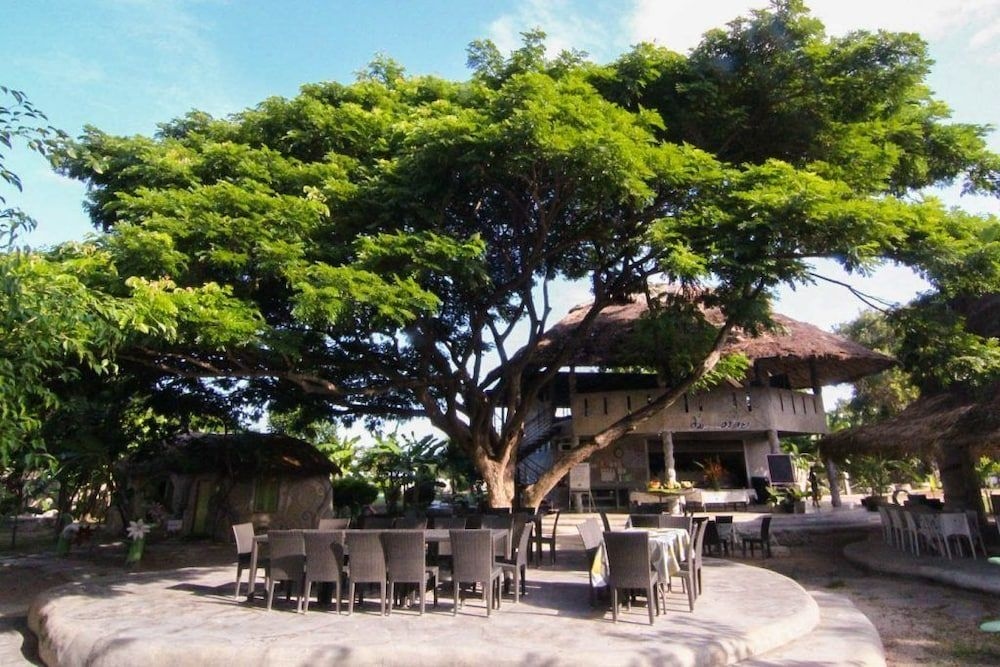 Naidee Sculptured Huts @ Vic Hua Hin3