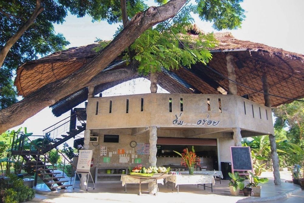 Naidee Sculptured Huts @ Vic Hua Hin4