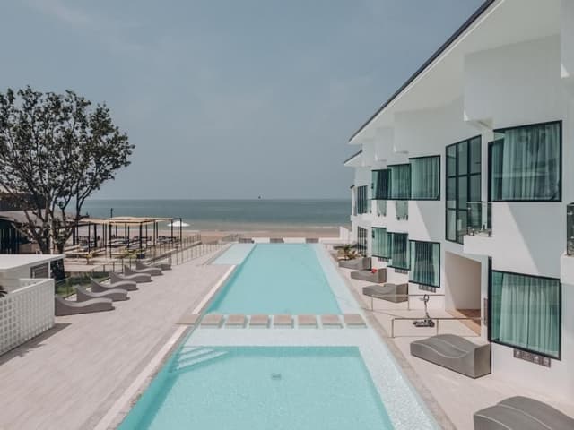 Deluxe Sea View King Room with Balcony