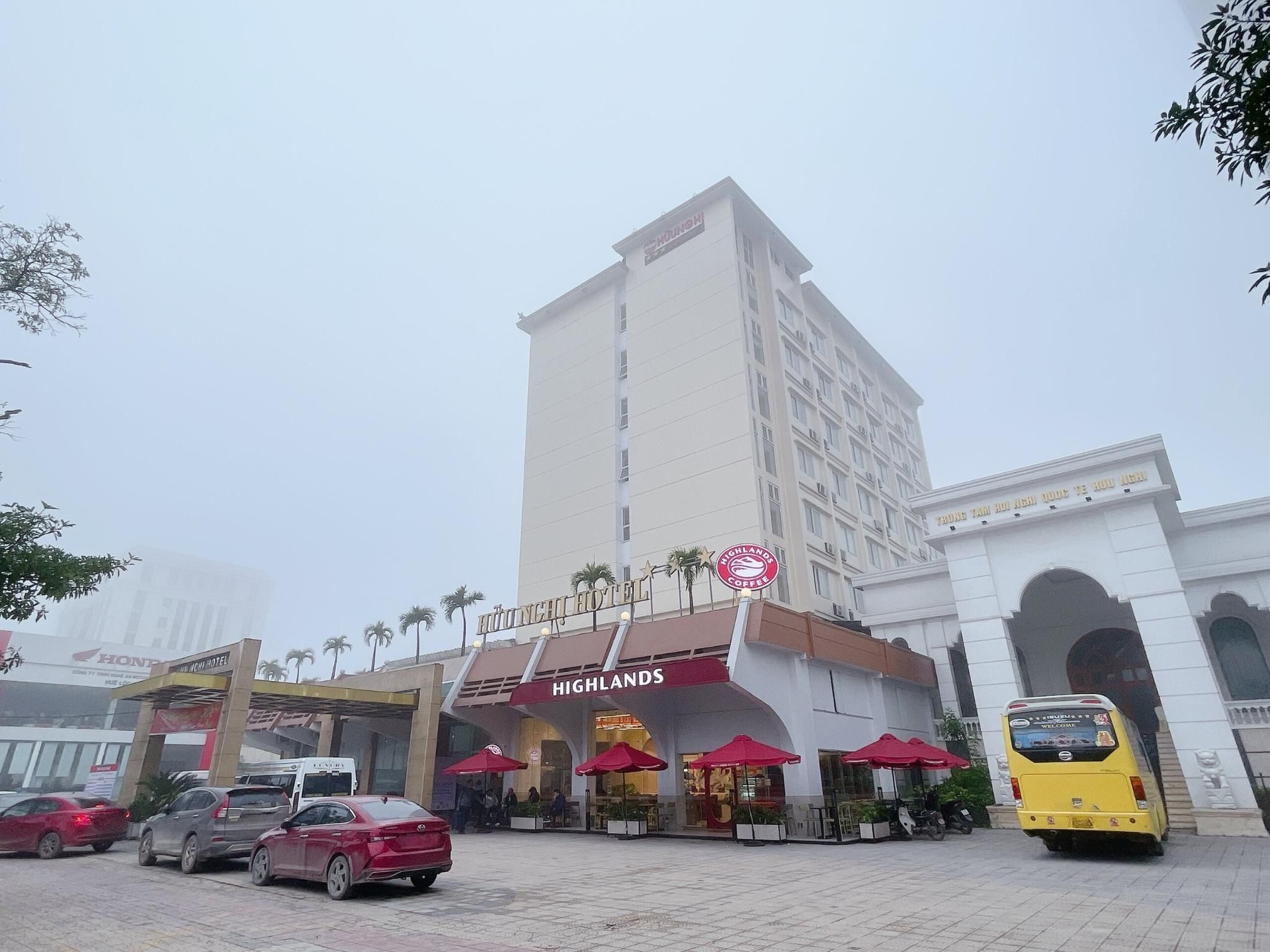 ฮู เอ็นกิห์ โฮเต็ล (Huu Nghi Hotel)0