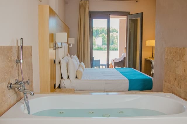 Suite, Hot Tub