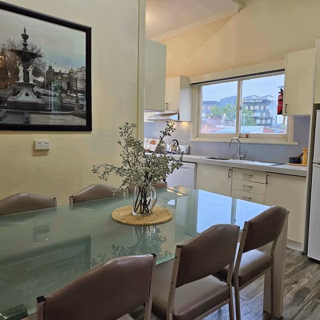 Cobb and Co Luxury Four Bedroom House
