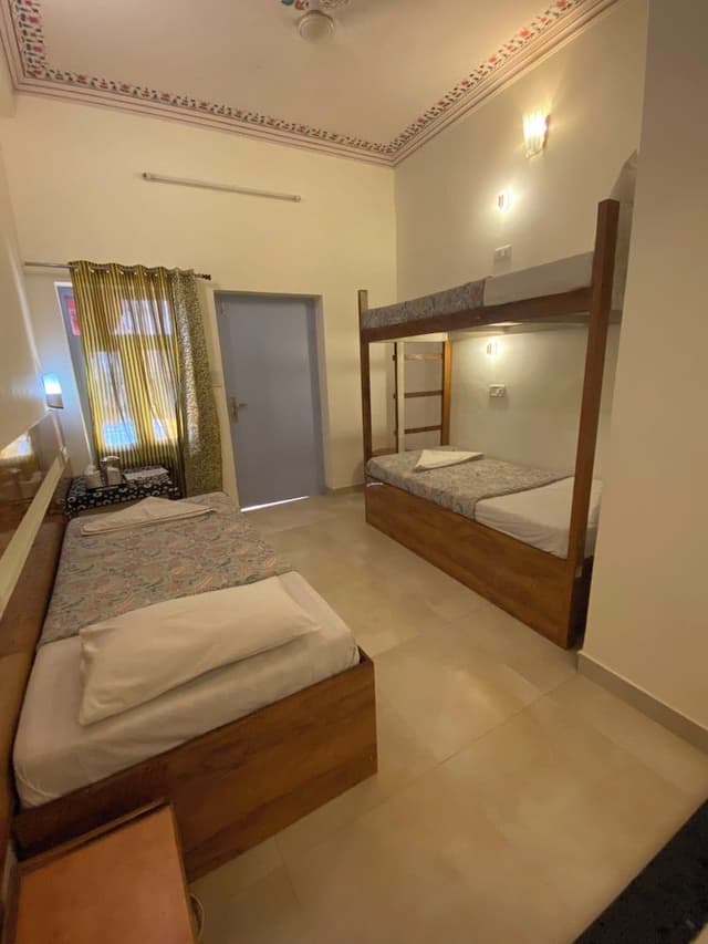 6 Bed Family Room
