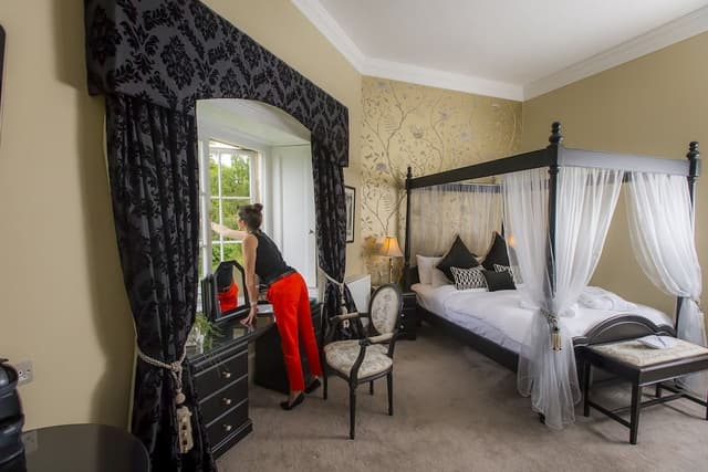 Junior Suite, 1 Bedroom, Garden View (Four Poster Bed)