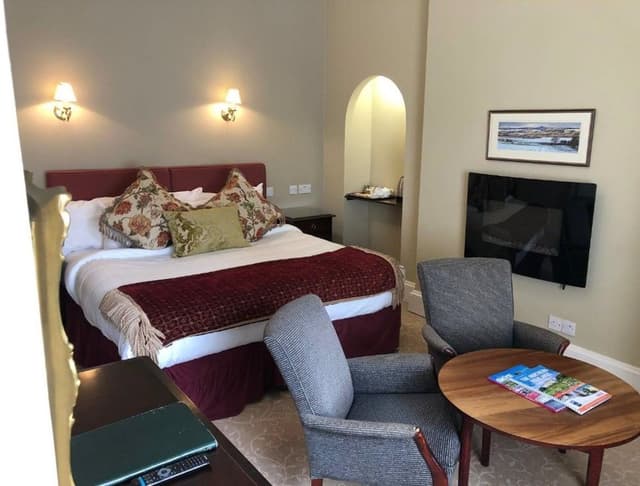 Double or Twin Room (Large)