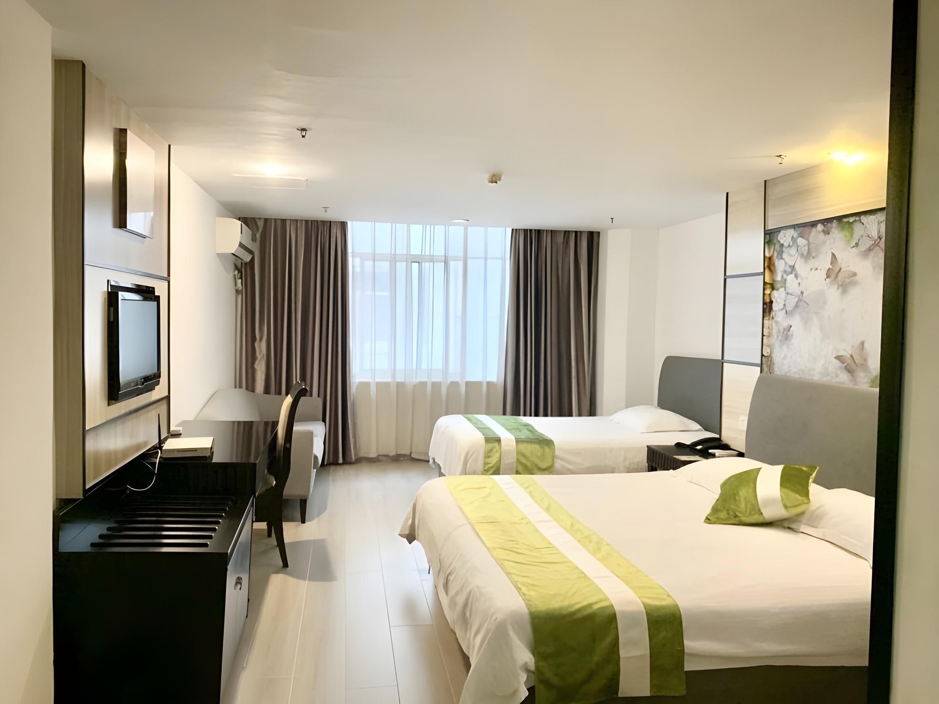 กรีนทรี อินน์ ไท่ชาง เปาหลง สแควร์ โฮเทล (GreenTree Inn Taicang Baolong Square Hotel)1
