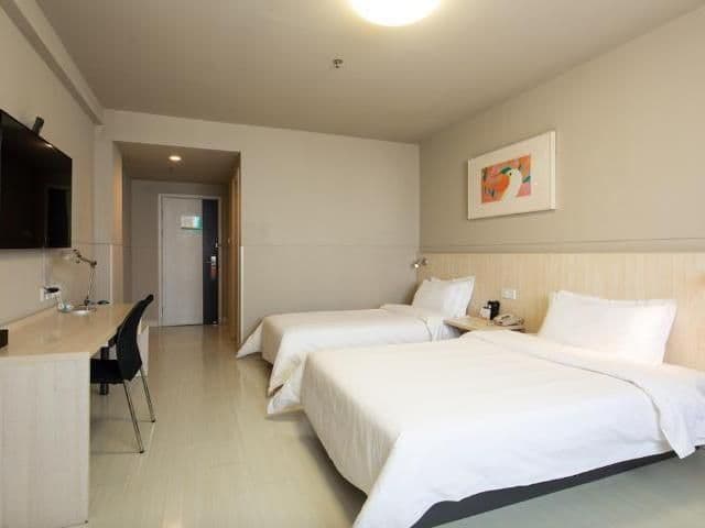 WH - Family Room A