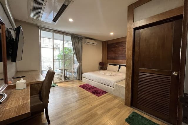 Executive Suite, Private Pool