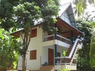Jungle Bar & Bungalow1