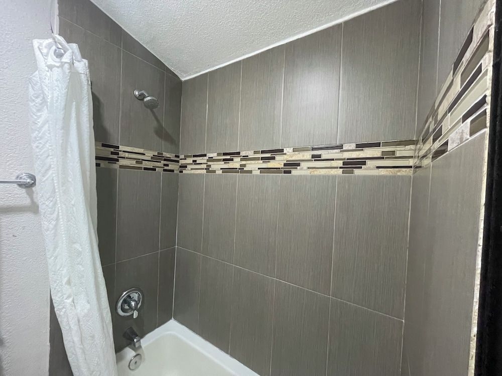 Econo Lodge2