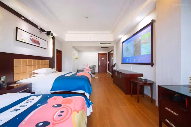 Family Room, 1 King Bed, Non Smoking, Mountain View