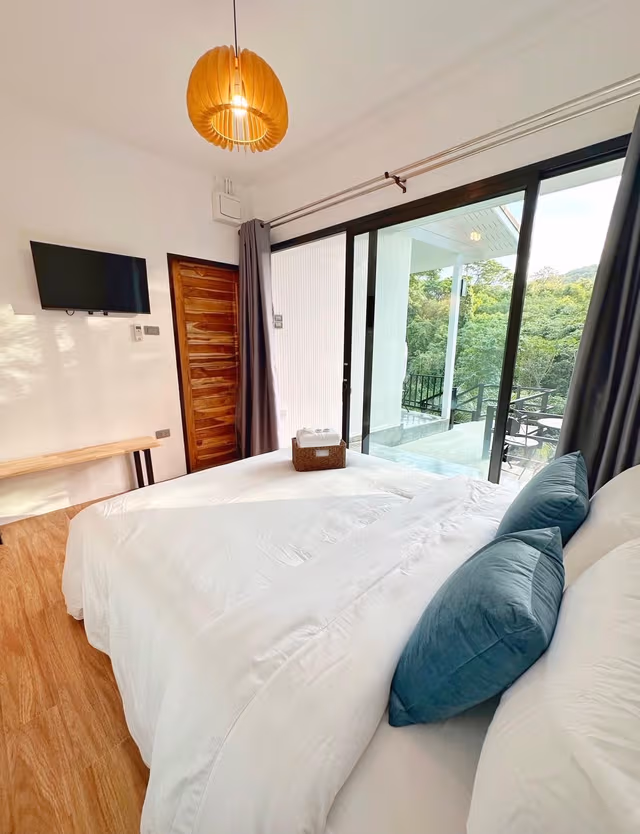 Single Deluxe Room