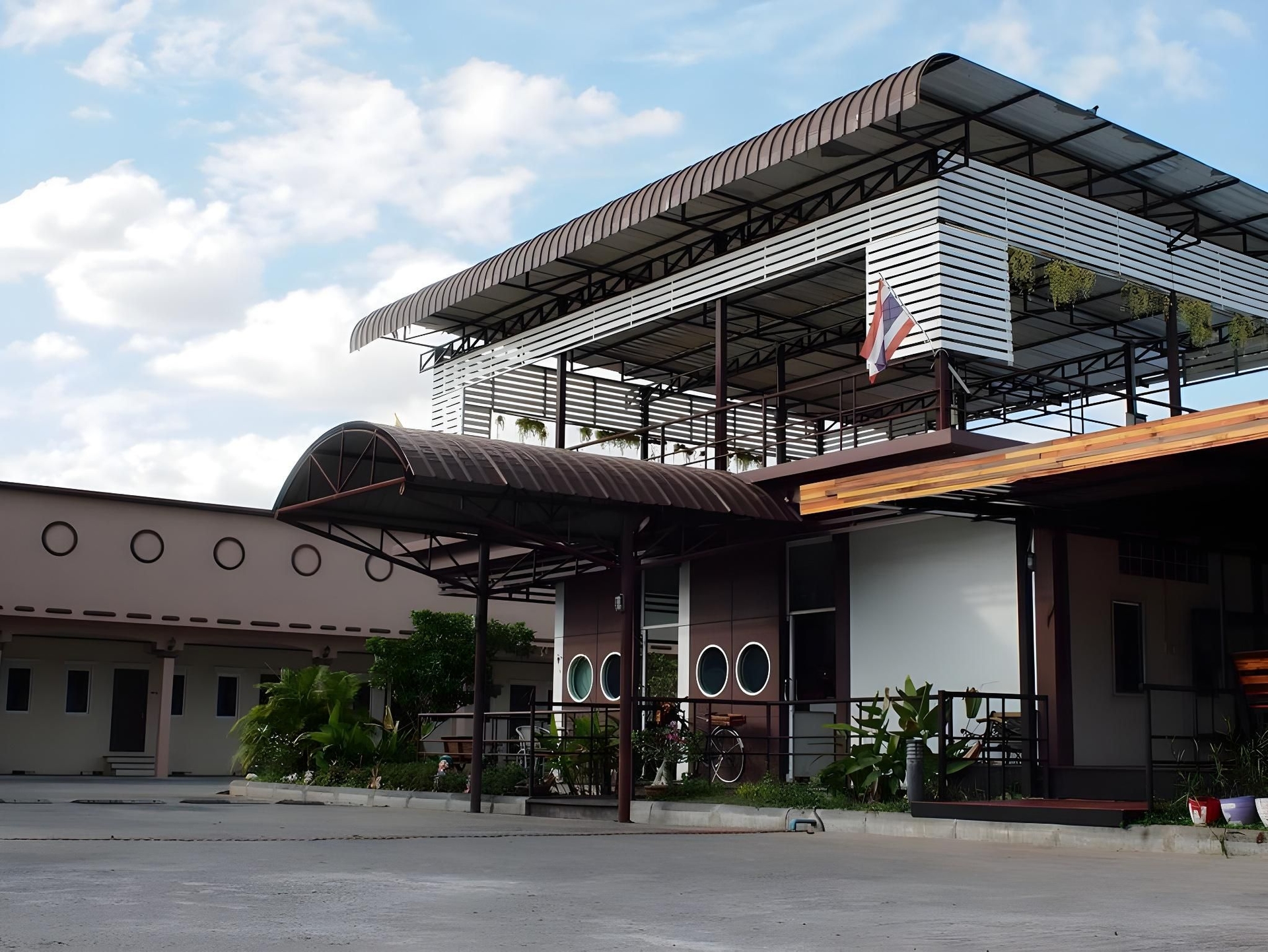 Surintara Resort0