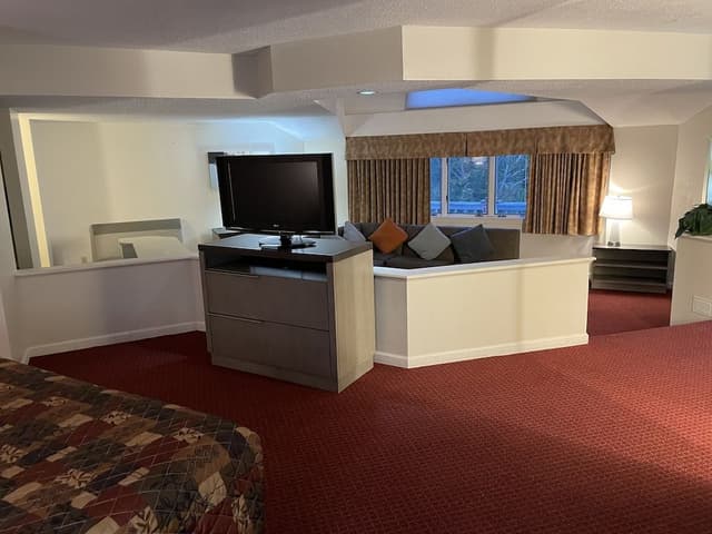 Luxury Studio Suite, 1 King Bed, Non Smoking (Whirlpool)