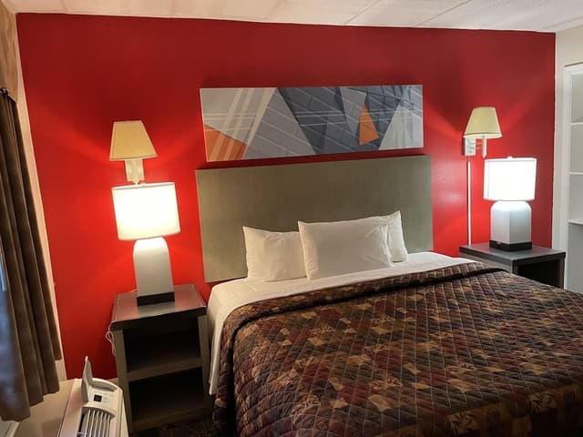 Deluxe Studio Suite, 1 King Bed, Smoking (Whirlpool)