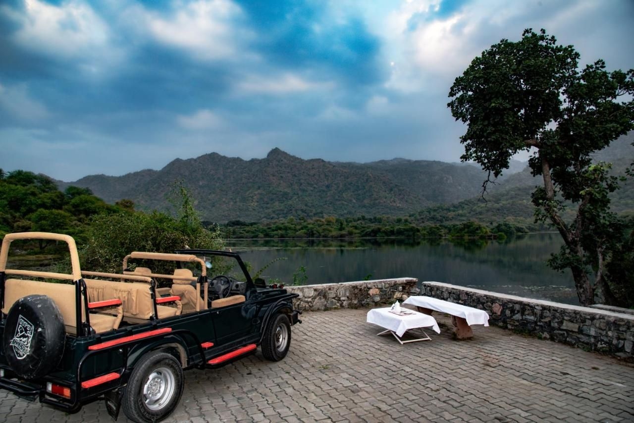 Shivika Lake Hotel0