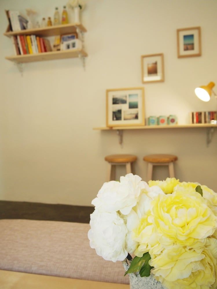 710 Guest House Yellow4