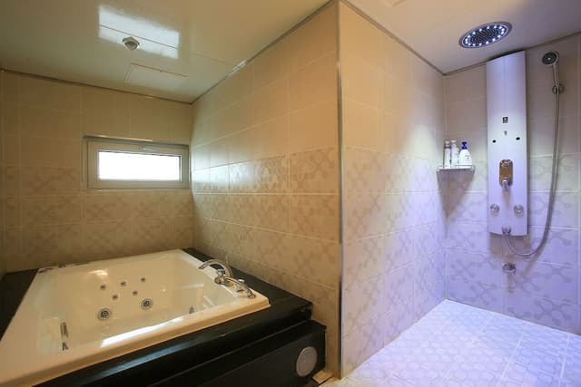 Deluxe Quadruple Room (Breakfast included)