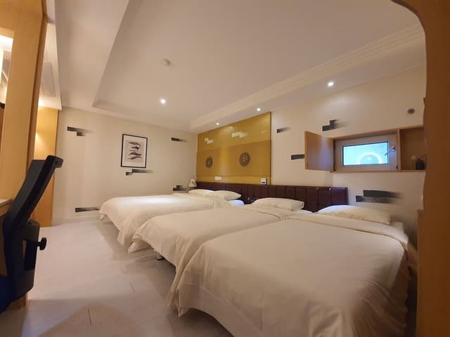 Superior Quadruple Room (Breakfast included)