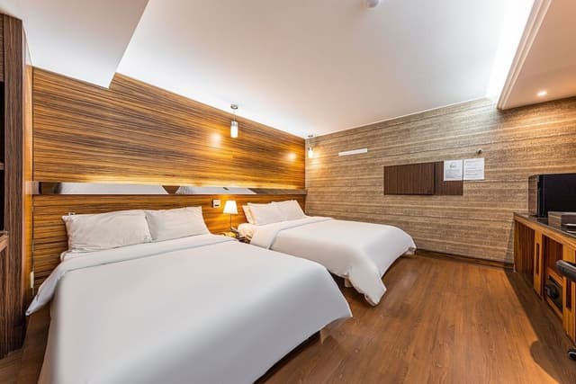 Deluxe Quadruple Room (Breakfast included)