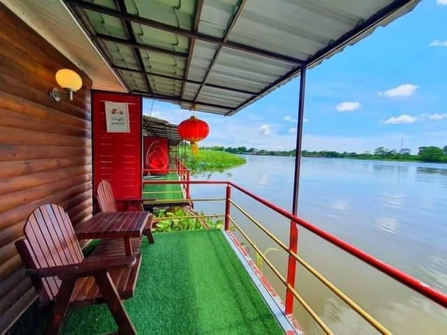 Deluxe River View Raft