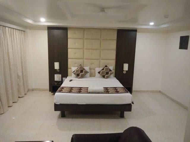Deluxe Double Room, 1 Queen Bed, Accessible, Smoking