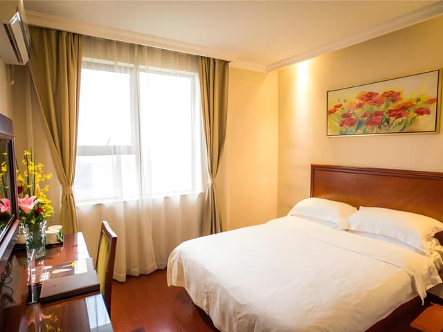 Queen Room with View