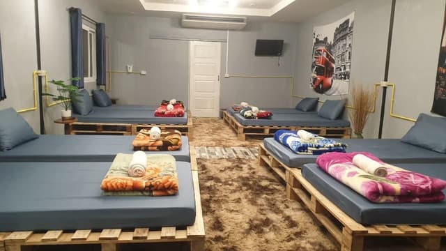 Family Room for 8 Adults