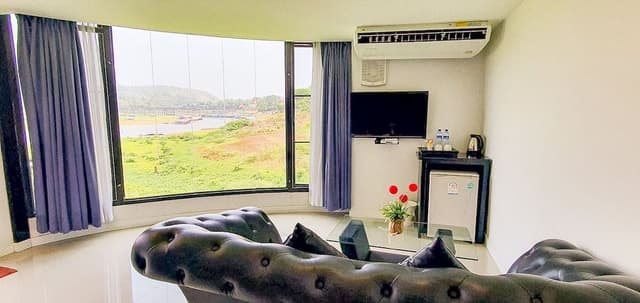 Deluxe River View King Room with Balcony