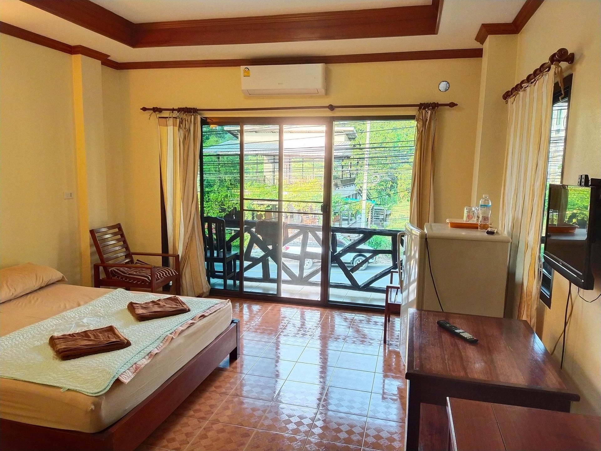 โรงแรมเกาะช้าง ฮัท (Koh Chang Hut Hotel)2