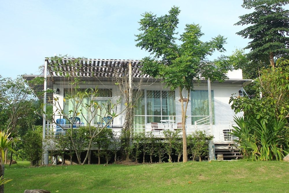 The Happiness Resort3