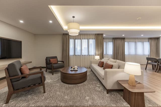 Executive Suite, 4 Bedrooms, Kitchen, Park View