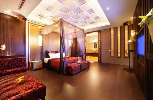 Deluxe Double Room with Bathtub