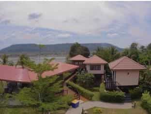 Kayom House - White Meranti House & Resort Kayom House - White Meranti House & Resort