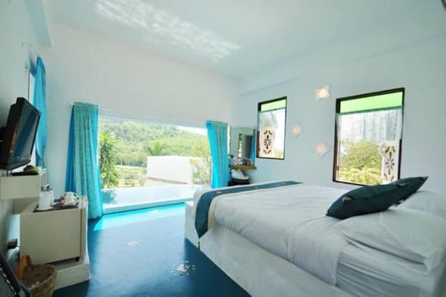 Deluxe Studio, Pool View