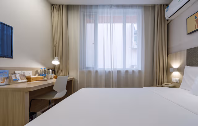 Hotel Queen Room