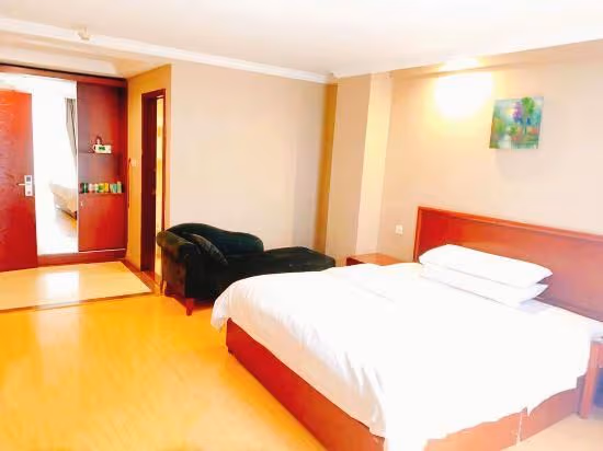Feature Queen Room
