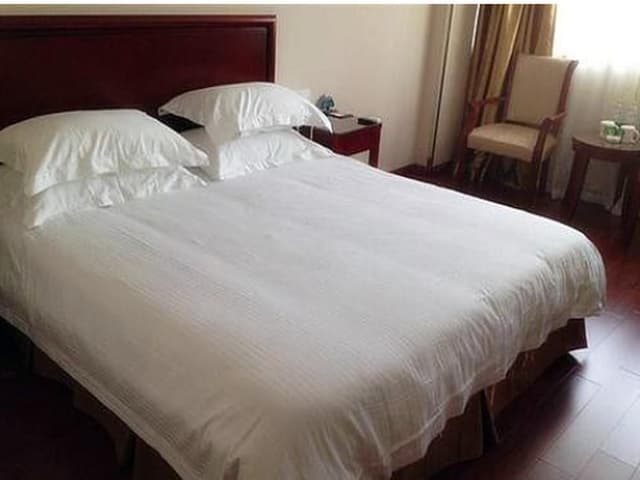 Hotel Queen Room