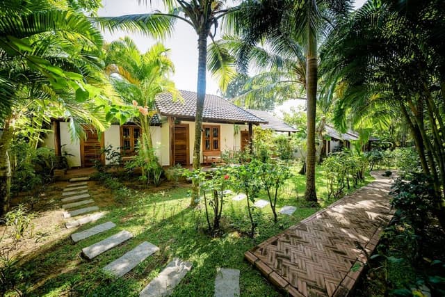 Family Bungalow, Garden View (2 King Beds)