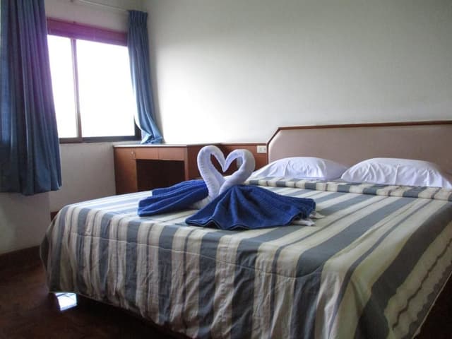1 Bed Suite