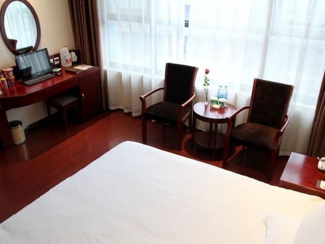 Business Queen Room