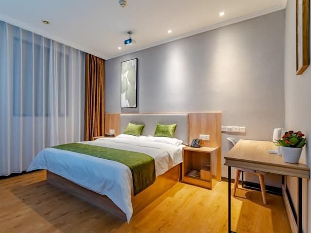 GTI - 1 Bed Guest Room, Cinema